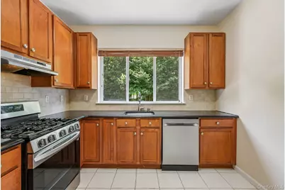 212 Arlington Court, Bardonia, NY 10954 - Photo 15
