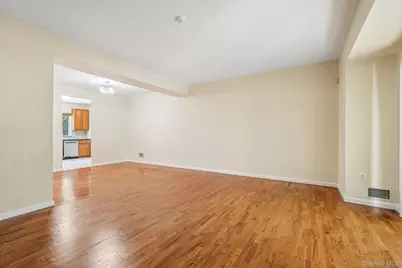 212 Arlington Court, Bardonia, NY 10954 - Photo 11