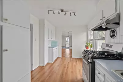 68 Stephenson Boulevard, New Rochelle, NY 10801 - Photo 5