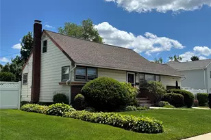 665 Dianne St, Seaford, NY 11783 - Photo 3