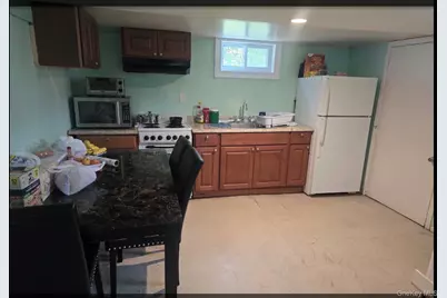 18 Cyprus Avenue, Brentwood, NY 11717 - Photo 15