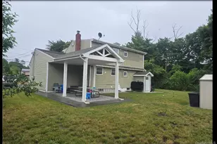 18 Cyprus Ave, Brentwood, NY 11717 - Photo 7