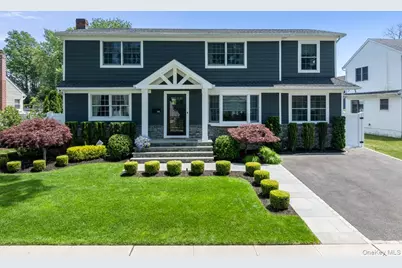 565 Kell Place, Seaford, NY 11783 - Photo 1
