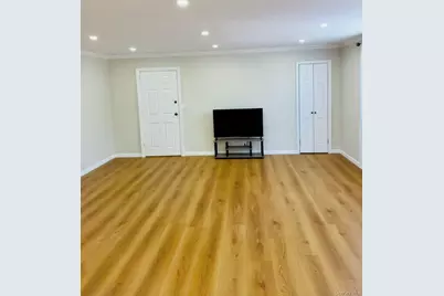 246-46 57th Drive #upper, Douglaston, NY 11362 - Photo 7