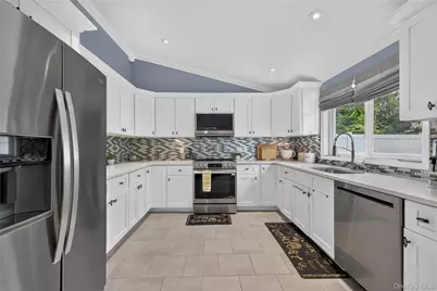 26 Saddler Lane, Levittown, NY 11756 - Photo 5