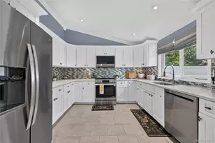26 Saddler Ln, Levittown, NY 11756 - Photo 5