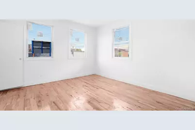 1148 E 211th Street, Bronx, NY 10469 - Photo 9