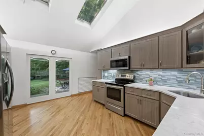 21 Woodridge Lane, Sea Cliff, NY 11579 - Photo 13