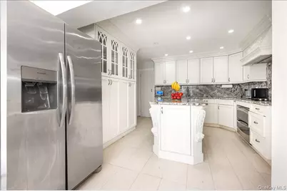 70 Longfellow Road, Great Neck, NY 11023 - Photo 9