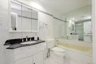 70 Longfellow Rd, Great Neck, NY 11023 - Photo 19