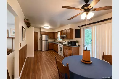 212 Union Avenue, Patchogue, NY 11772 - Photo 5