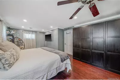 1053 Ocean Avenue, Bay Shore, NY 11706 - Photo 23