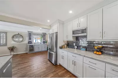 1053 Ocean Avenue, Bay Shore, NY 11706 - Photo 11
