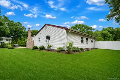 10 Saddle Hill Road, Coram, NY 11727 - Photo 29