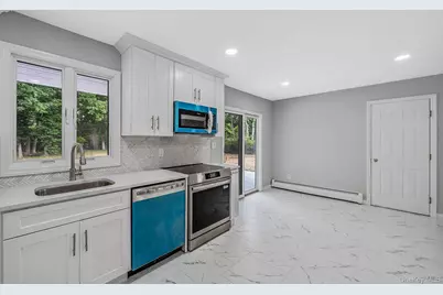111 Pine Street, Port Jefferson Station, NY 11776 - Photo 19