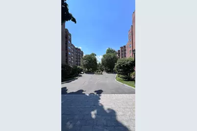 290 Collins Avenue #8E, Fleetwood, NY 10552 - Photo 1