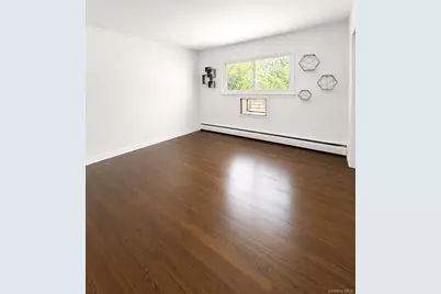 639 Wellwood Avenue #A3, Lindenhurst, NY 11757 - Photo 3