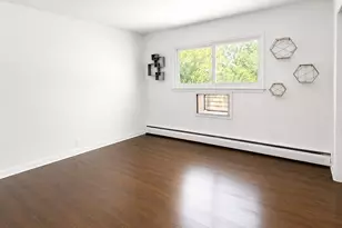 639 Wellwood Ave, Lindenhurst, NY 11757 - Photo 3