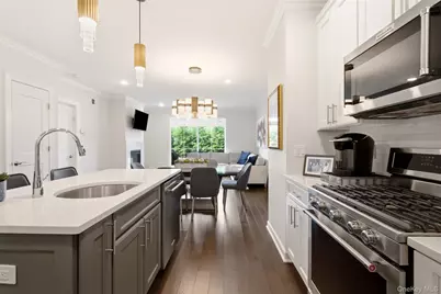 21 Seasons Way, Dix Hills, NY 11746 - Photo 5