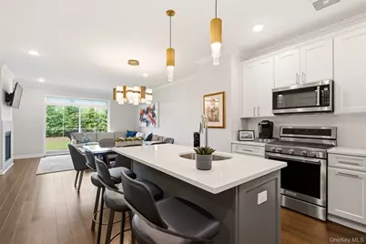 21 Seasons Way, Dix Hills, NY 11746 - Photo 7
