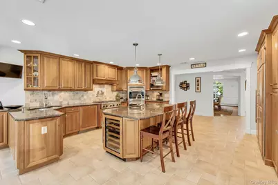 10 Winter Lane, Dix Hills, NY 11746 - Photo 11