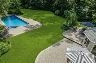 10 Winter Ln, Dix Hills, NY 11746 - Photo 37