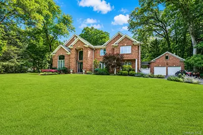 10 Winter Lane, Dix Hills, NY 11746 - Photo 3