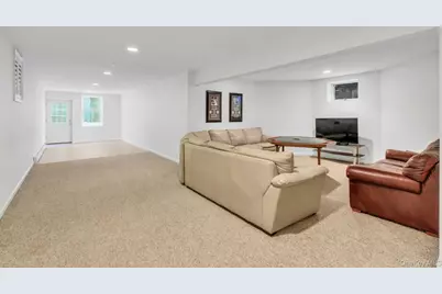 10 Winter Lane, Dix Hills, NY 11746 - Photo 27