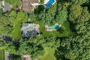 10 Winter Ln, Dix Hills, NY 11746 - Photo 41