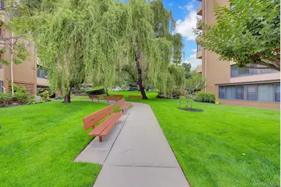 166-10 Powells Cove Boulevard #2C, Whitestone, NY 11357 - Photo 3