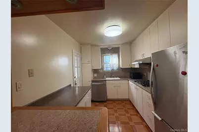6911 180th Street, Fresh Meadows, NY 11365 - Photo 7