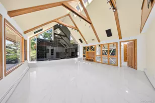 81 Carriage Ln, Roslyn Heights, NY 11577 - Photo 15