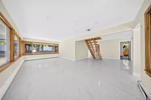 81 Carriage Ln, Roslyn Heights, NY 11577 - Photo 13