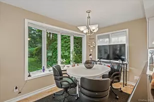 24 Overlook Rd, Great Neck, NY 11020 - Photo 17