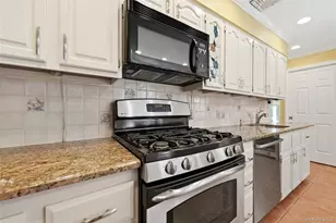 115 Autumn Dr, Hauppauge, NY 11788 - Photo 17