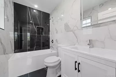 15815 N Conduit Avenue, Jamaica, NY 11434 - Photo 9