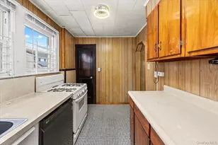 89-73 215th St, Queens Village, NY 11427 - Photo 13