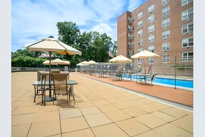 54-40 Little Neck Parkway #4F, Little Neck, NY 11362 - Photo 13