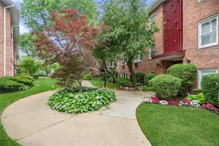 61 Maine Ave, Rockville Centre, NY 11570 - Photo 3