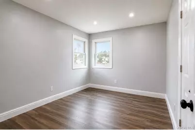 9 Emerald Lane S, Amityville, NY 11701 - Photo 9