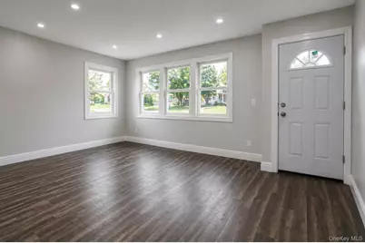 9 Emerald Lane S, Amityville, NY 11701 - Photo 5
