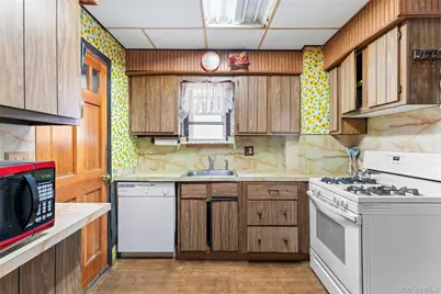 8952 218th Street, Queens Village, NY 11427 - Photo 11