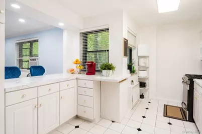 30 Grace Avenue #2F, Great Neck, NY 11021 - Photo 7