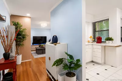30 Grace Avenue #2F, Great Neck, NY 11021 - Photo 5
