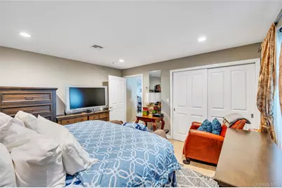 26 Picture Lane, Hicksville, NY 11801 - Photo 19