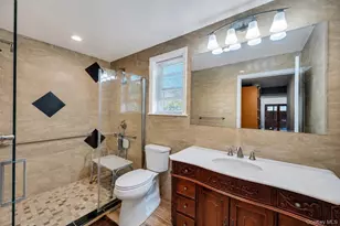 26 Picture Ln, Hicksville, NY 11801 - Photo 27