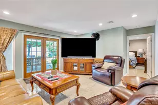 26 Picture Ln, Hicksville, NY 11801 - Photo 9