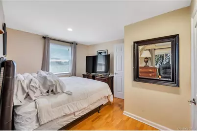 26 Picture Lane, Hicksville, NY 11801 - Photo 15