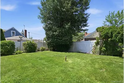 210 Madison Street, Franklin Square, NY 11010 - Photo 15