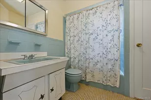 210 Madison St, Franklin Square, NY 11010 - Photo 13